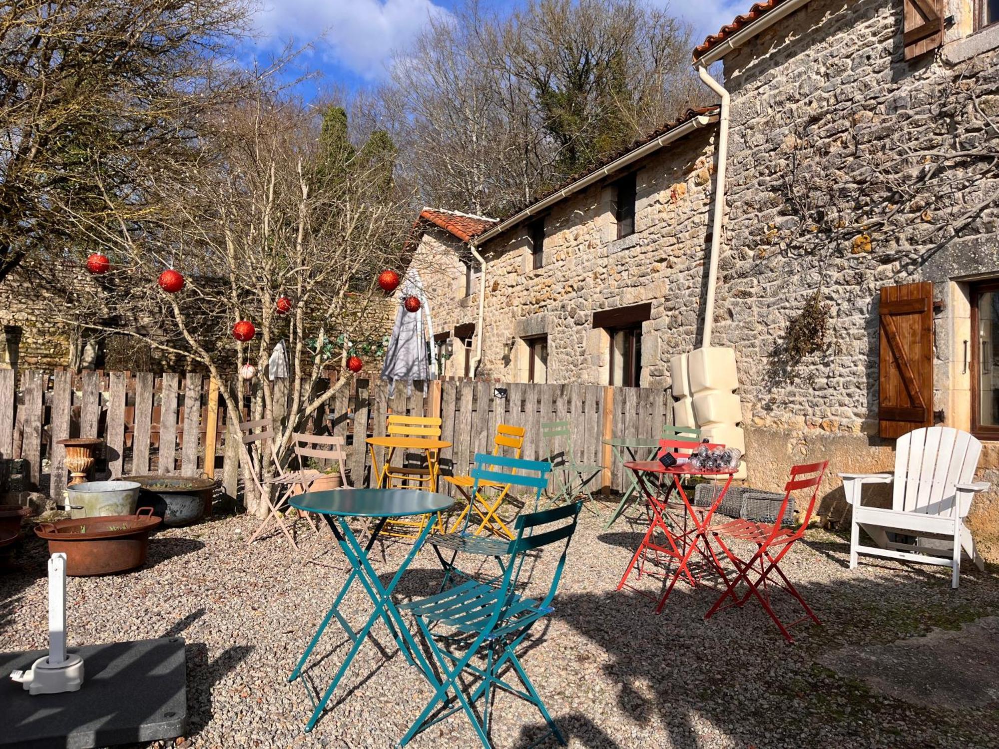 Le Plantier 1 Apartment Beaulieu-sur-Sonnette Exterior photo