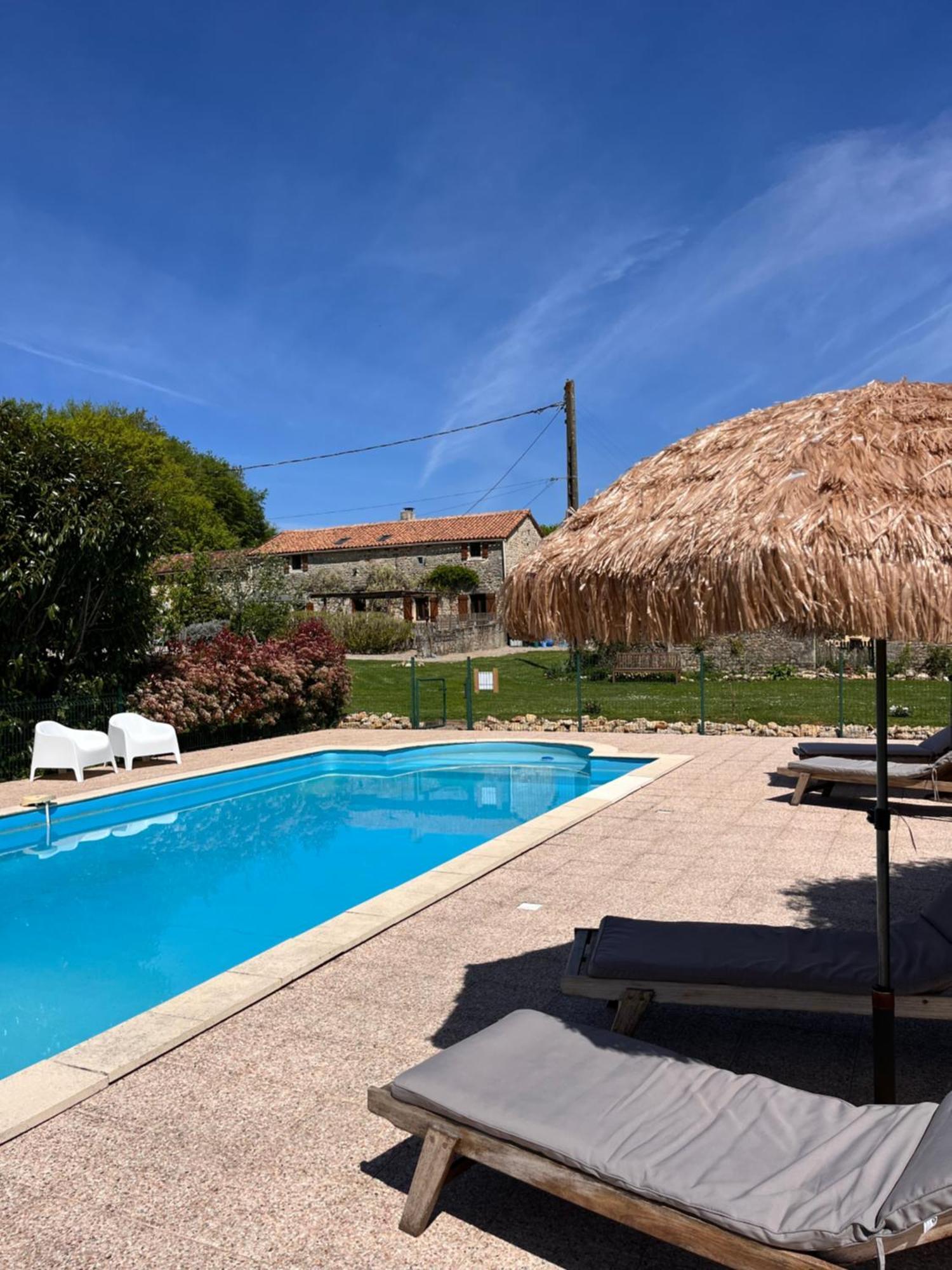 Le Plantier 1 Apartment Beaulieu-sur-Sonnette Exterior photo